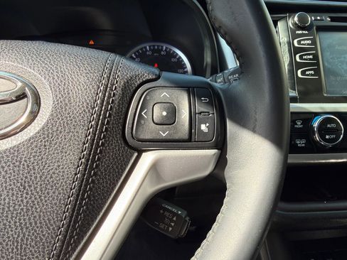 Used 2016 Toyota Highlander XLE image 24