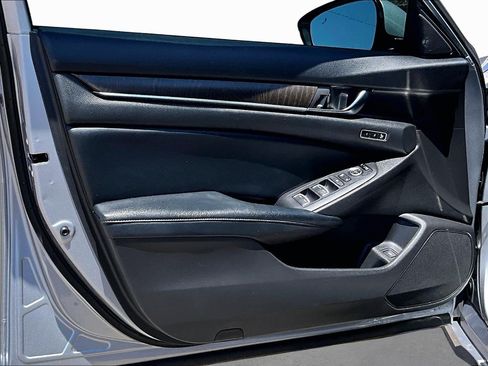 Used 2018 Honda Accord EX-L image 17