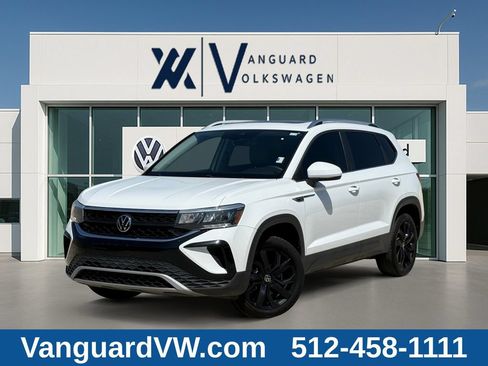 Used 2023 Volkswagen Taos SE w/ Panoramic Sunroof Package FWD image 1