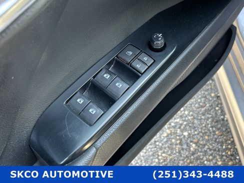 Used 2020 Toyota Camry SE image 22