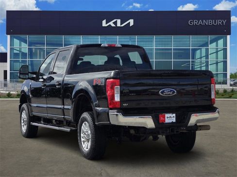 Used 2018 Ford F250 XLT w/ FX4 Off-Road Package image 4