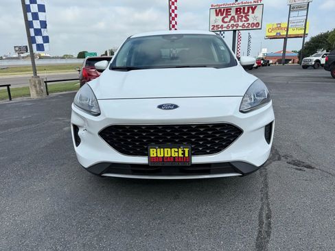 Used 2020 Ford Escape SE image 2