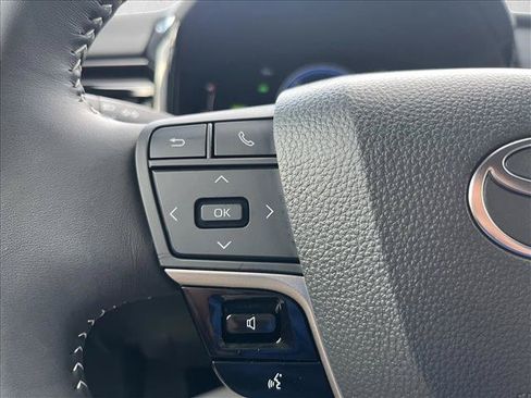 Used 2025 Toyota Camry SE FWD image 18