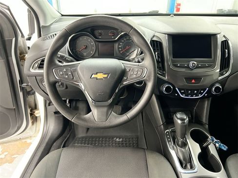 Used 2019 Chevrolet Cruze LT image 20