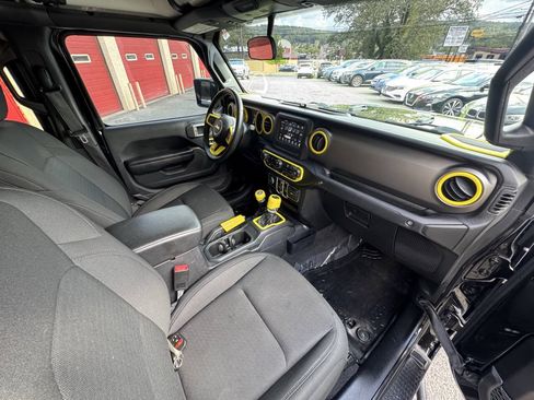 Used 2021 Jeep Gladiator Sport AWD/4WD image 31
