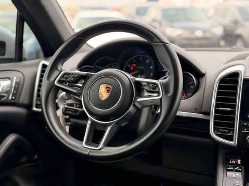 Used 2018 Porsche Cayenne AWD/4WD image 37