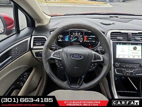 Used 2017 Ford Fusion SE w/ Fusion SE Technology Package image 12