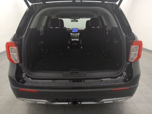 Used 2022 Ford Explorer XLT w/ Equipment Group 202A AWD/4WD image 29
