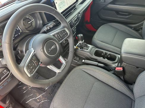 Certified 2025 Jeep Wrangler Unlimited Sahara w/ Safety Group image 10