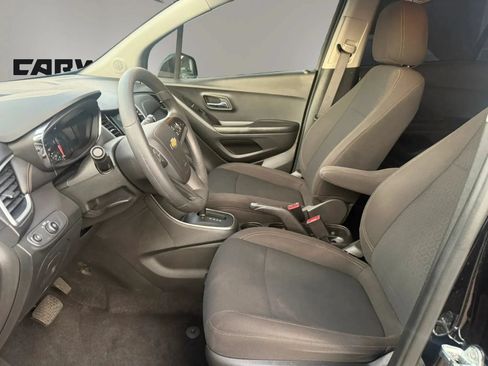 Used 2022 Chevrolet Trax LS w/ Tint and Cruise Package FWD image 17