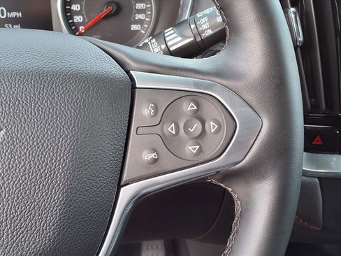 Used 2023 Chevrolet Traverse RS image 35