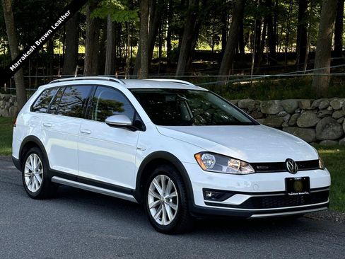 Used 2017 Volkswagen Golf Alltrack S AWD/4WD image 1