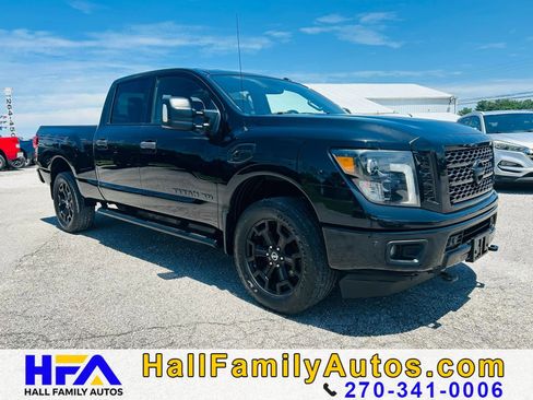 Used 2018 Nissan Titan SL w/ Midnight Edition AWD/4WD image 8