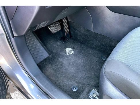Used 2025 Toyota RAV4 XLE FWD image 30