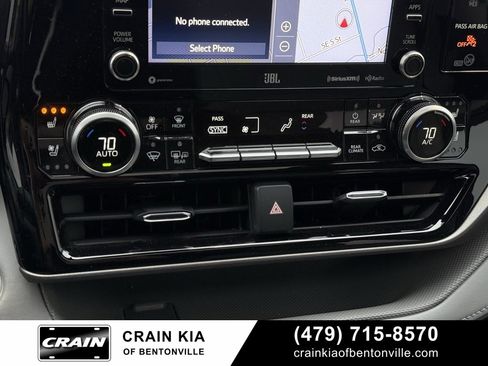 Used 2020 Toyota Highlander Limited image 18