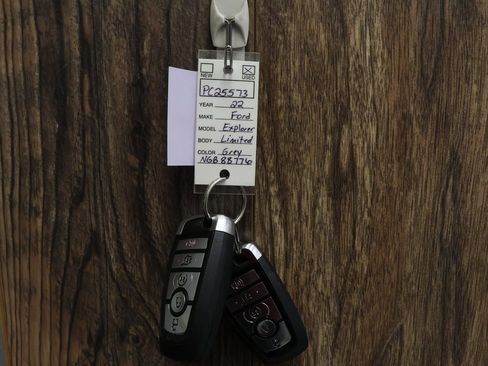 Used 2022 Ford Explorer Limited image 38