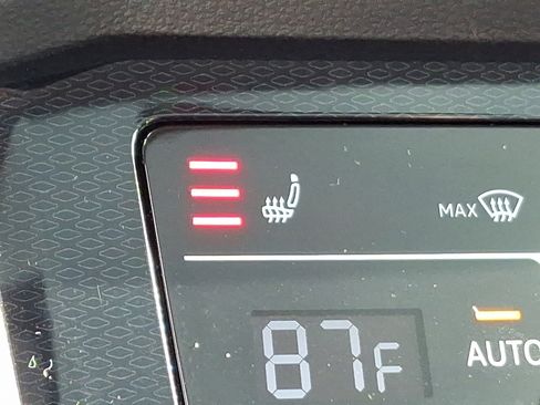 Used 2025 Volkswagen Taos SE image 23