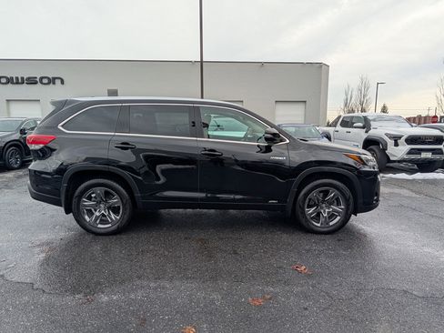 Used 2017 Toyota Highlander Limited Platinum image 2
