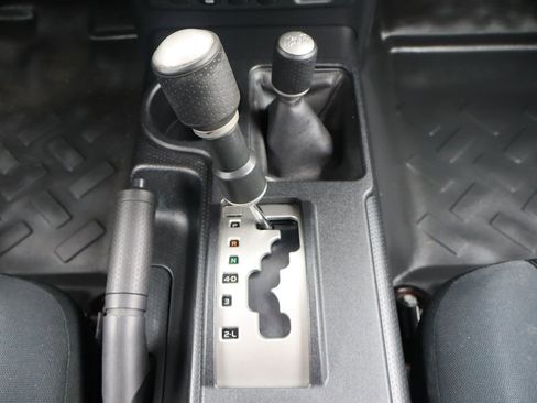 Used 2007 Toyota FJ Cruiser 4WD image 33