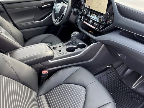 New 2026 Toyota Highlander XSE image 16