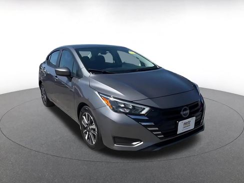 Used 2025 Nissan Versa SV FWD image 3