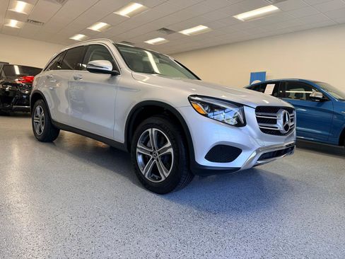 Used 2019 Mercedes-Benz GLC 300 4MATIC image 11