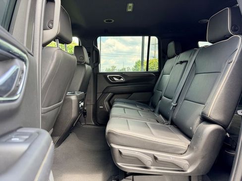 Used 2024 GMC Yukon XL SLT RWD image 14