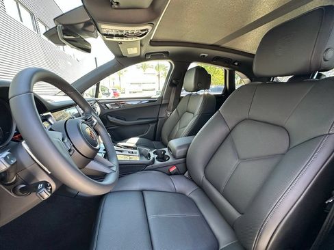 Used 2026 Porsche Macan AWD/4WD image 5