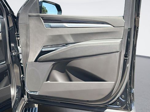 Used 2025 Cadillac Escalade ESV Sport AWD/4WD image 31