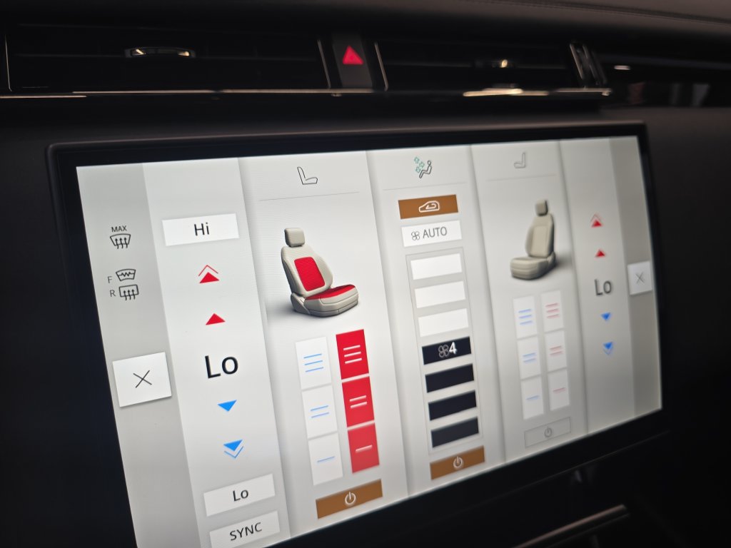 New 2026 Land Rover Range Rover Velar Dynamic SE AWD/4WD image 17