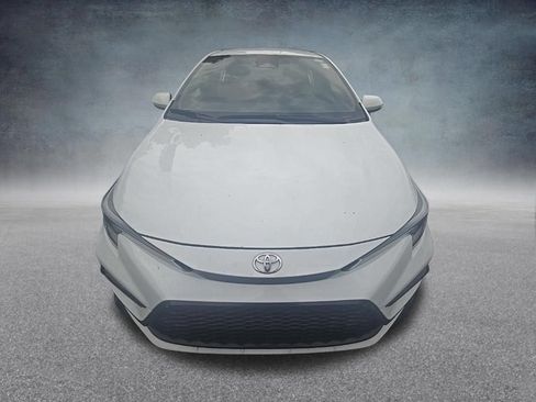 Used 2025 Toyota Corolla SE FWD image 3