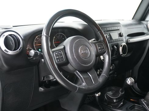 Used 2017 Jeep Wrangler Unlimited Sahara w/ Connectivity Group image 8