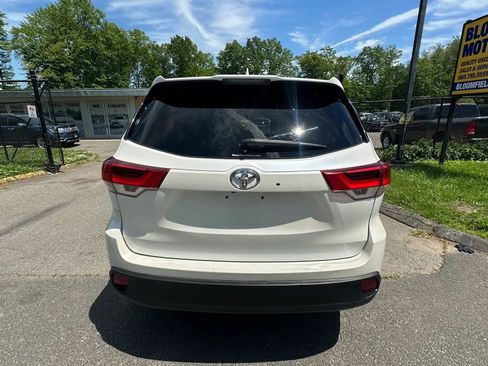 Used 2018 Toyota Highlander XLE AWD/4WD image 6