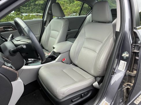 Used 2017 Honda Accord EX-L image 6