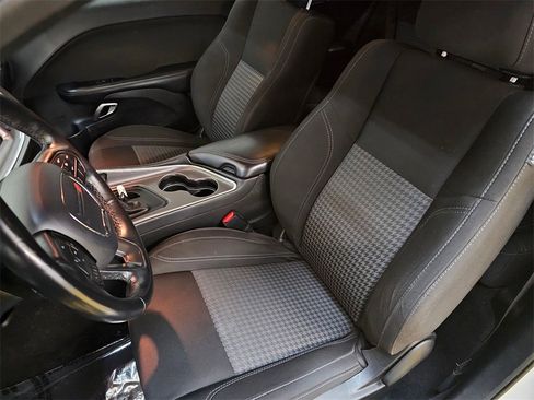 Used 2020 Dodge Challenger SXT w/ Driver Convenience Group image 21