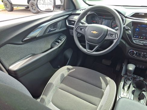 Used 2023 Chevrolet TrailBlazer LT w/ Convenience Package AWD/4WD image 13