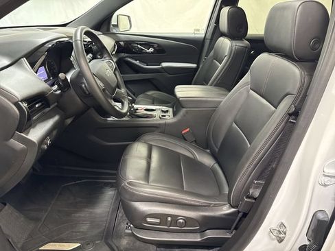 Used 2023 Chevrolet Traverse RS w/ LPO, Floor Liner Package AWD/4WD image 10