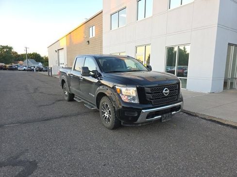 Used 2021 Nissan Titan SV w/ SV Convenience Package AWD/4WD image 3