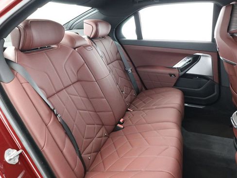 Used 2024 BMW i7 eDrive50 image 26