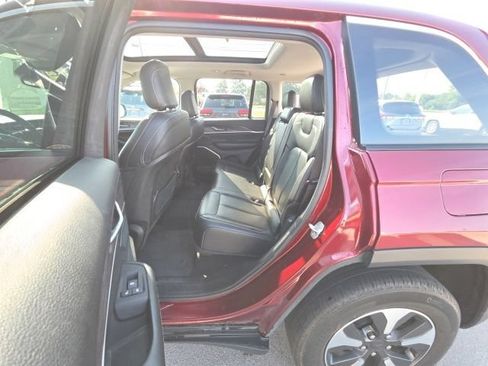 Used 2023 Jeep Grand Cherokee 4WD 4xe image 31