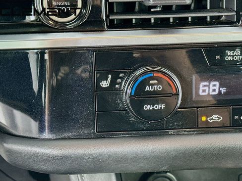 Used 2022 Nissan Pathfinder SV FWD image 23