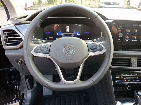 New 2025 Volkswagen Taos SE image 17