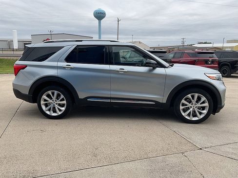 Used 2023 Ford Explorer Platinum w/ Technology Package AWD/4WD image 5