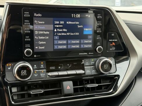 Used 2021 Toyota Highlander XLE image 24