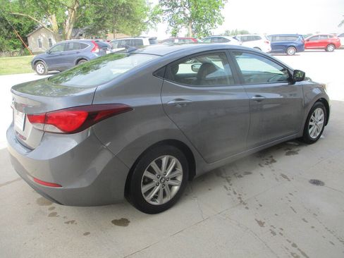 Used 2014 Hyundai Elantra SE w/ Option Group 02 FWD image 15