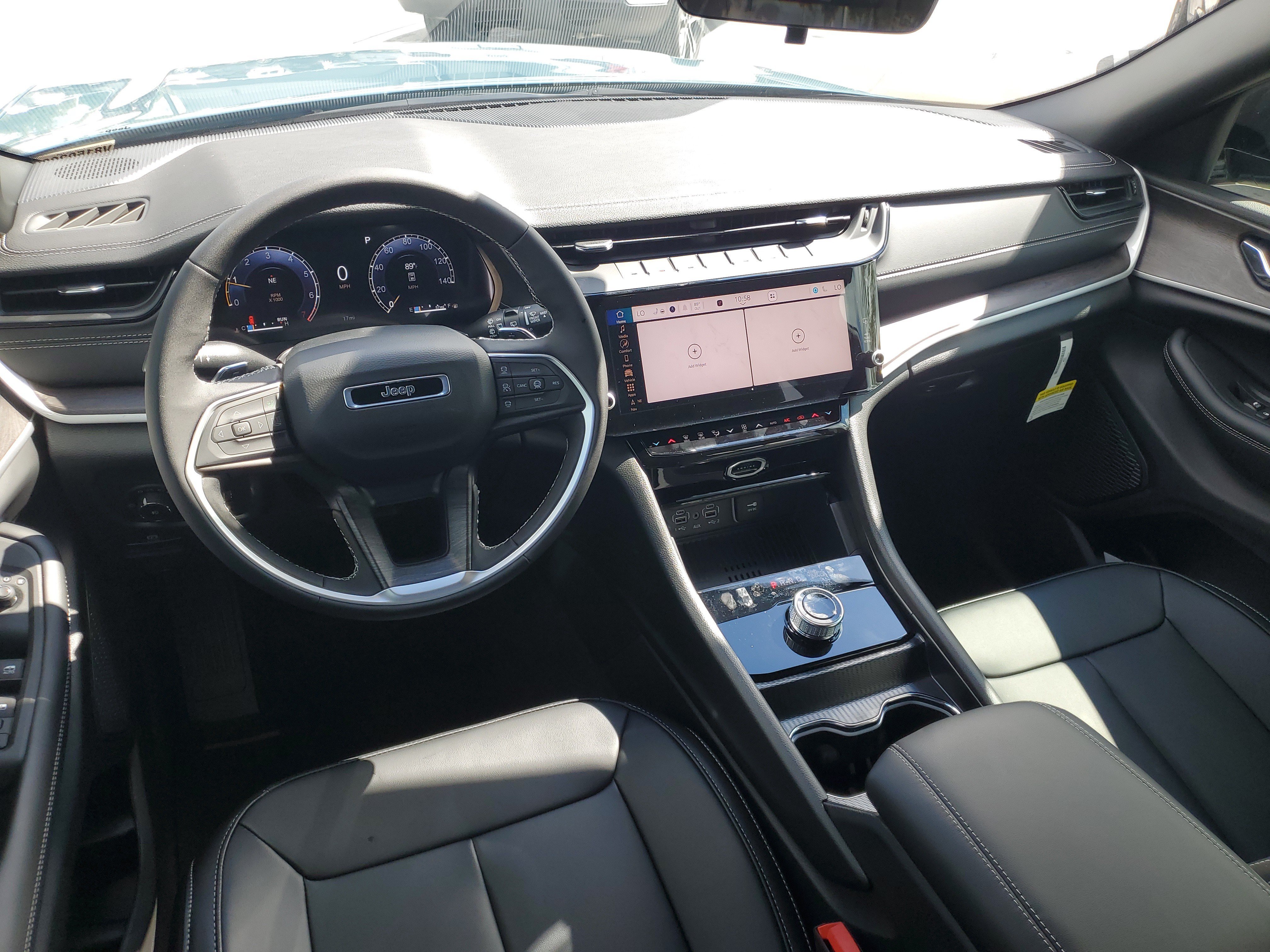 New 2027 Jeep Grand Cherokee Limited RWD image 9