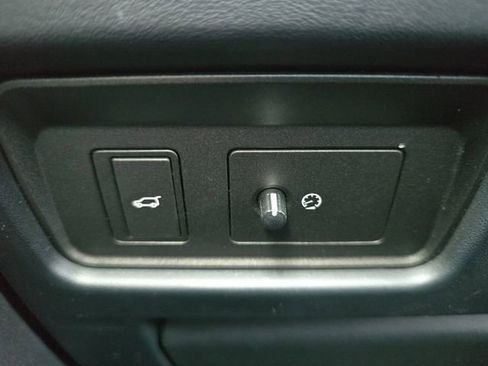 Used 2017 Land Rover Range Rover Evoque SE Premium image 10