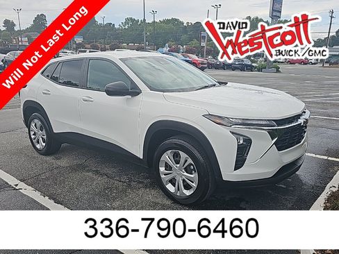 Used 2024 Chevrolet Trax LS image 1