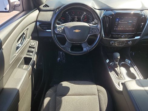 Used 2022 Chevrolet Traverse LT image 11