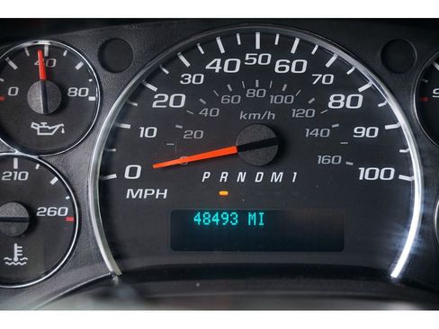 Used 2018 Chevrolet Express 2500 w/ Driver Convenience Package image 28